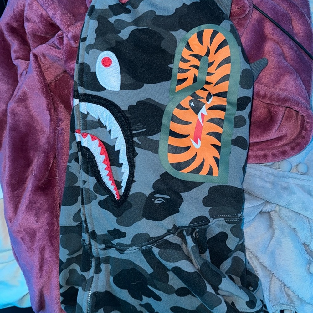 BAPE HOODIE | MENS SMALL